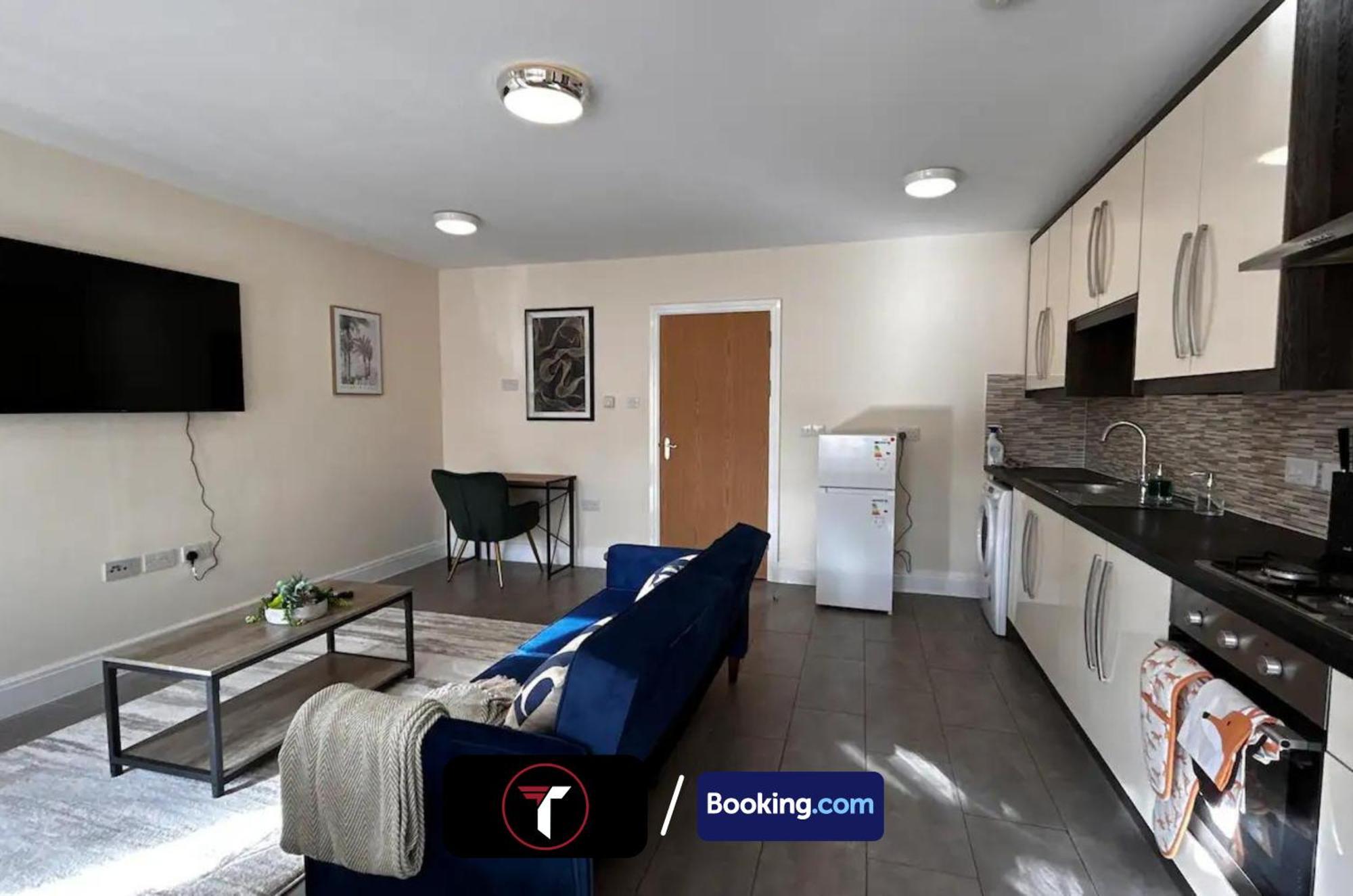 Stylish 2 Bedroom Flat By Tara Stays Short Lets & Serviced Accommodation Watford With Free Parking & Nearby Warner Studios Exteriér fotografie