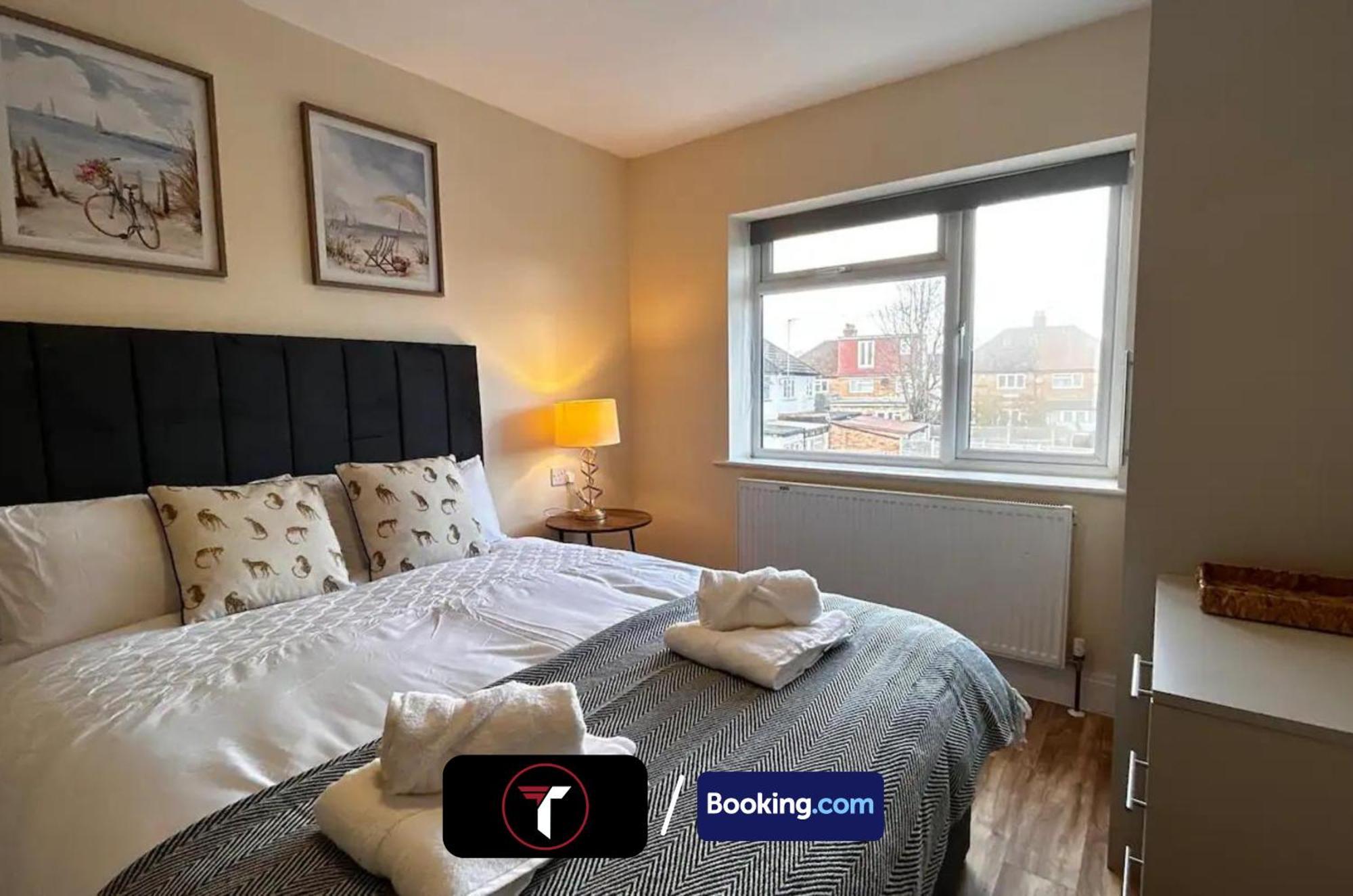 Stylish 2 Bedroom Flat By Tara Stays Short Lets & Serviced Accommodation Watford With Free Parking & Nearby Warner Studios Exteriér fotografie